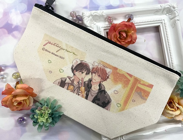 三上志乃先生「#ピットスポルムの2人にリクエストキャンペーン」記念　キャンバスポーチ（全２種）【A】（描き下ろしイラスト）